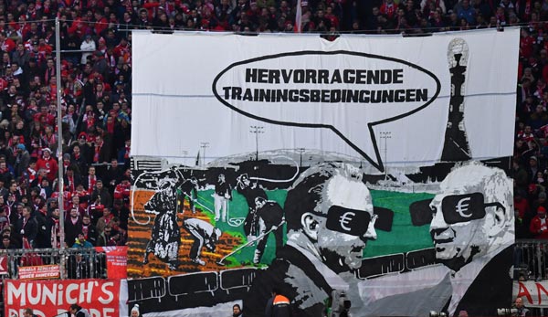 Mit diesem Plakat kritisierten die Bayern-Fans im vergangenen Winter die Trainingslager in Katar.