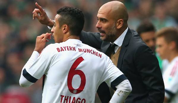 Pep Guardiola (r.) hatte Thiago einst zum FC Bayern geholt.