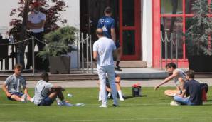 Die Bayern im Training beim Stretching.