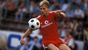 Hansi Pflügler (zwischen 1983 und 1985): Spielte über 20 Jahre für den FC Bayern und gewann alles außer einem internationalen Titel mit dem FCB. Tröstete sich dafür mit dem WM-Pokal 1990. Studierter Stahlbauingenieur und sehr umtriebig.