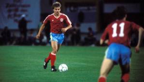 Hansi Flick (zwischen 1986 und 1987): Kam 1985 aus Sandhausen zum FC Bayern (Sachen gab's damals!) und gewann nicht ganz alle Titel, die man als Spieler gewinnen kann. Ist jetzt Bundestrainer und hat die Trophäen-Sammlung bereits erweitert.