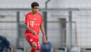 Auf Jamal Musiala halten sie in München große Stücke. Der 17-jährige Engländer ist aber kein klassischer Flügelstürmer, sondern vornehmlich im Zentrum beheimatet. Abgesehen davon wäre auch für ihn der sofortige Sprung zu den Profis wohl zu groß.