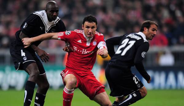 Im Herbst 2009 traf Alou Diarra in der Champions League mit Girondins Bordeaux auf den FC Bayern (im Bild Mark van Bommel) - und gewann zweimal.