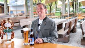 Auch auf der Bierbank machte Nagelsmann, garniert mit Brezn, einen hervorragenden Eindruck, ...