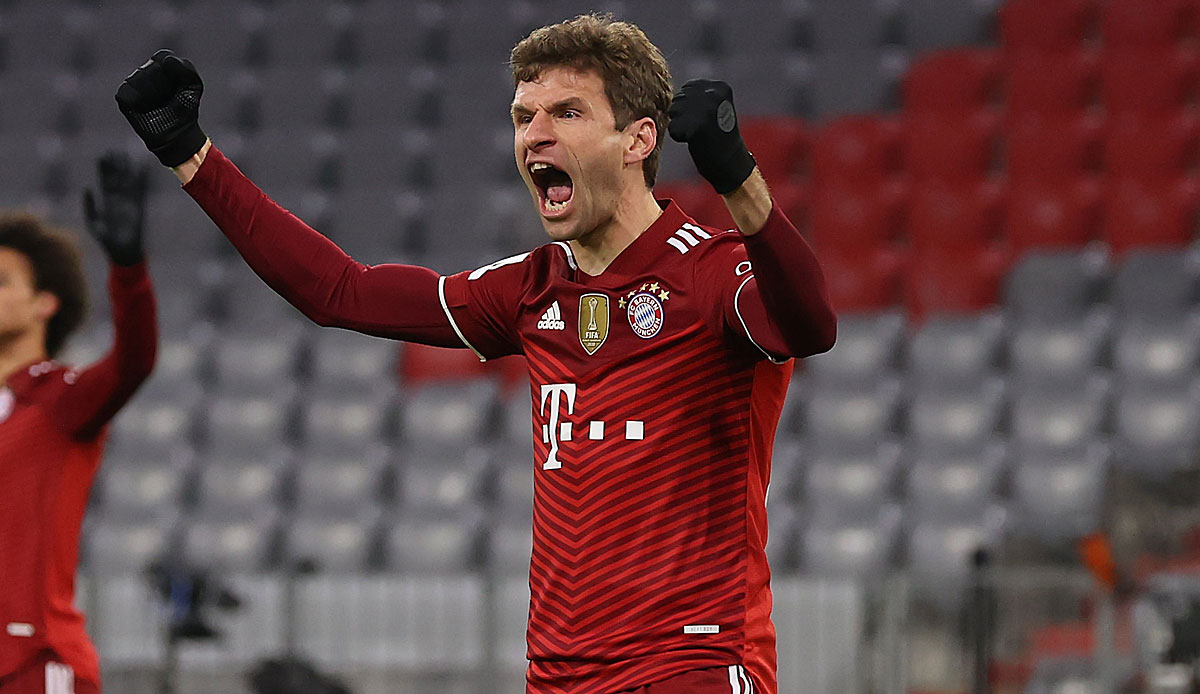 Thomas Müller hat beim 4:0-Sieg des FC Bayern gegen den VfL Wolfsburg am Freitag sein 400. Bundesligaspiel absolviert. Wo landet er damit im Ranking der FCB-Spieler mit den meisten BL-Einsätzen?