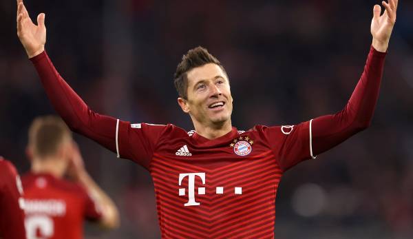 Bayerns Robert Lewandowski jubelt auch in Zukunft mit dem "T" auf der Brust