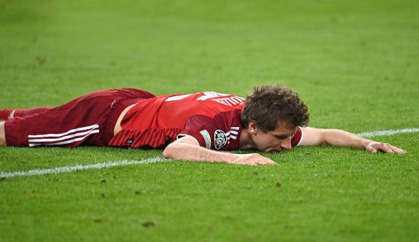 Thomas Müller am Boden: Mit dem Ausscheiden gegen Villarreal in der Champions League hatten er und der FC Bayern München nicht gerechnet.