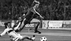 4. KARL-HEINZ RUMMENIGGE - Bundesliga-Tore vor dem 20. Lebensjahr: 9. Kam 1974 zum damaligen Europapokalsieger und entwickelte sich nach und nach zum Weltstar. Er gewann sogar zweimal den Ballon d'Or 1980 und 1981.