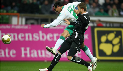 Dreimal erfolgreich: Hier erzielt Claudio Pizarro das Tor zur 2:0-Führung für die Bremer!