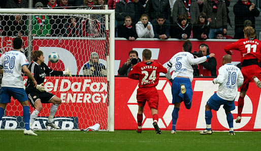 Christoph Dabrowski (Nummer 5) brachte den VfL Bochum gegen Bayer mit 1:0 in Führung
