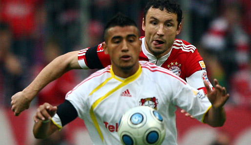 Der FC Bayern und Mark van Bommrel (h.) kamen gegen Bayer Leverkusen oft einen Schritt zu spät