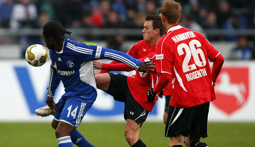 Das Duell zwischen Schalke und Hannover steht ganz im Zeichen der Trauer um Robert Enke