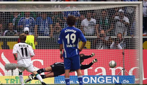 Marko Marin (heute Werder Bremen) scheiterte in Vorsaison mit einem Elfmeter an Manuel Neuer