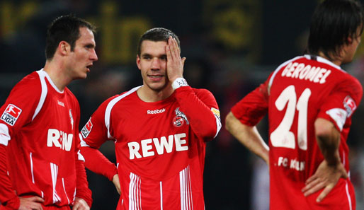Lukas Podolski (M.) war, wie seine Kollegen, auch in Freiburg nicht für Köln erfolgreich