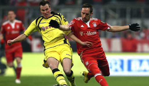 Franck Ribery (r.) muss als linker Mittelfeldspieler auch Abwehraufgaben übernehmen