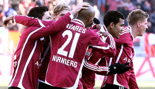 Nürnberger Jubel: Tavares (M.) und Choupo-Motuing (2.v.r.) erzielten die drei Club-Tore