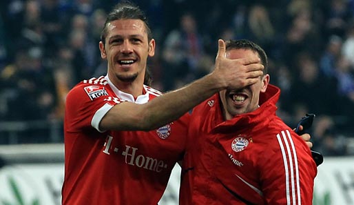Augen zu und durch zu drei Titeln?: Martin Demichelis (l.) und Franck Ribery auf Schalke