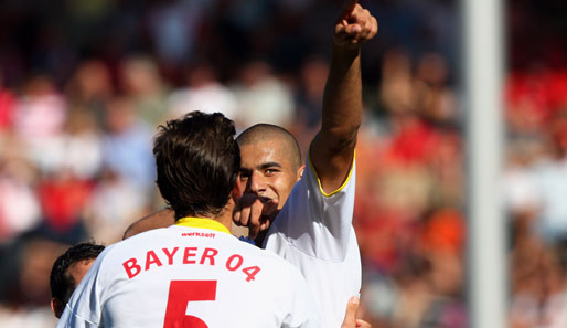 Eren Derdiyok (r.) von Bayer Leverkusen erzielte gegen den SC Freiburg zwei Treffer