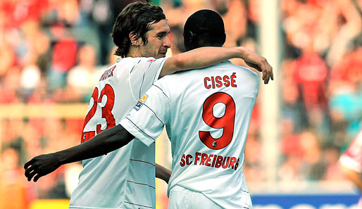 Cisse (r.) bracht den SC Freiburg mit seinem vierten Saisontor auf die Siegstraße