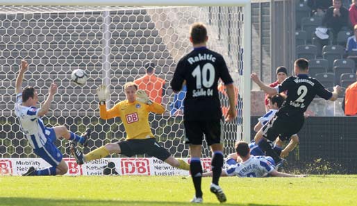 Heiko Westermann (r.) erzielte gegen Hertha BSC seinen zweiten Saisontreffer
