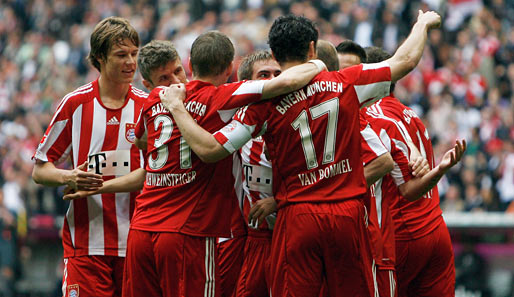 Der FC Bayern München präsentierte seinen Fans im letzten Heimspiel die neuen Heimtrikots
