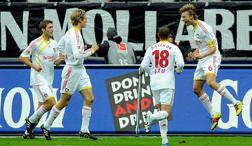 Kapitän Simon Rolfes (r.) brachte Bayer Leverkusen mit 1:0 in Führung