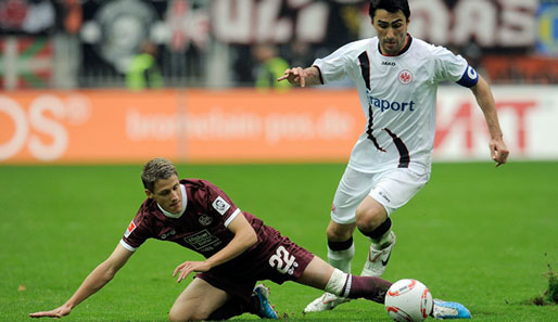 Im Hinspiel ging Kaiserslautern zu Hause gegen Eintracht Frankfurt mit 0:3 unter