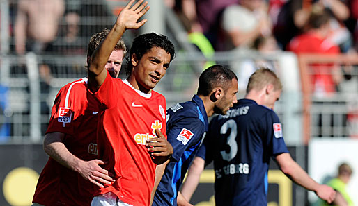 Sami Allagui (M.) konnte mit seinem Treffer nur einen Punkt für den FSV Mainz 05 retten