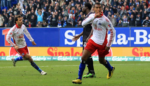Eric-Maxim Coupo-Moting (r.) erzielte den Siegtreffer für den Hamburger SV
