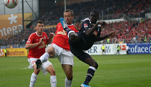 Demba Ba (r.) erzielte das 1:1 für Hoffenheim in Mainz