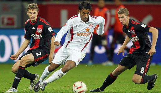 Stürmer Sami Allagui (Mitte) war beim Sieg der Mainzer in Leverkusen der überragende Mann