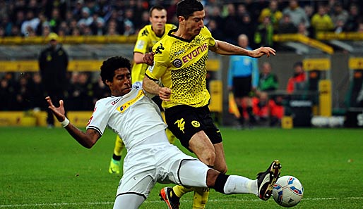 Dortmunds Robert Lewandowski (r., gegen Dante) erzielte sein erstes Auswärtstor in dieser Saison