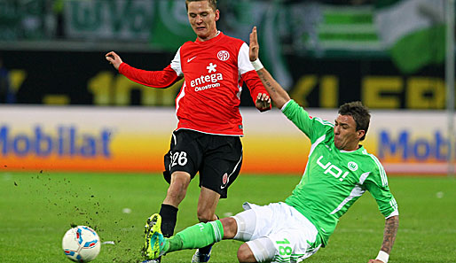 Mario Mandzukic (r.) sorgte früh für die Führung des VfL Wolfsburg gegen Mainz