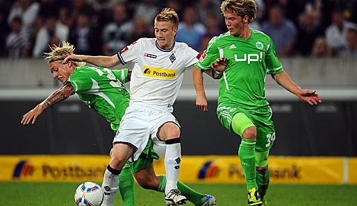 Im Hinspiel zerlegte Gladbach den VfL Wolfsburg 4:1, Marco Reus (M.) traf dabei doppelt
