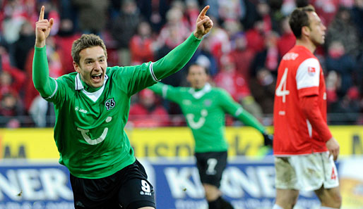 Artur Sobiech (l.) vermieste Mainz 05 mit seinem Ausgleichstreffer kurz vor Schluss die Party