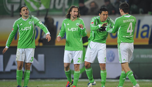 Die Wolfsburger Rodriguez, Jiracek, Hasebe und Schäfer freuen sich über den Sieg gegen Freiburg