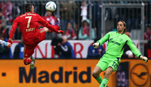 Franck Ribery (l.) zeigt sein ganzes Können und trifft zum zwischenzeitlichen 1:0