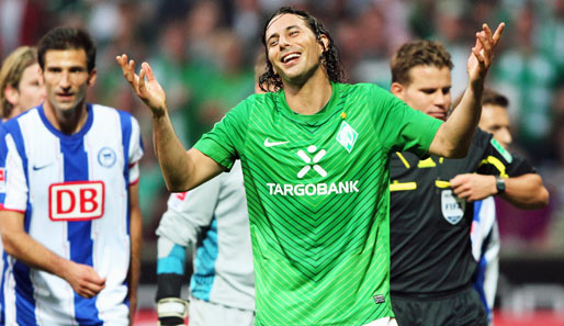 Werder Bremen siegte im Hinspiel 2:1 gegen die Hertha - Claudio Pizarro (M.) traf doppelt