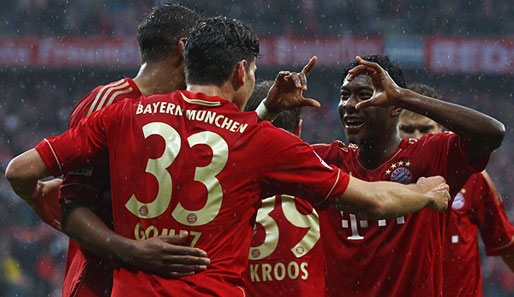 Der FC Bayern feiert den 2:1-Sieg gegen Hannover 96