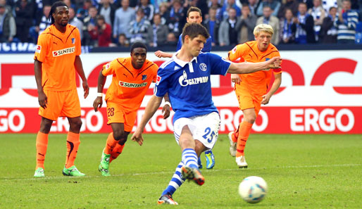 Der Hunter trifft vom Punkt, Schalke entscheidet das Hinspiel mit 3:1 für sich