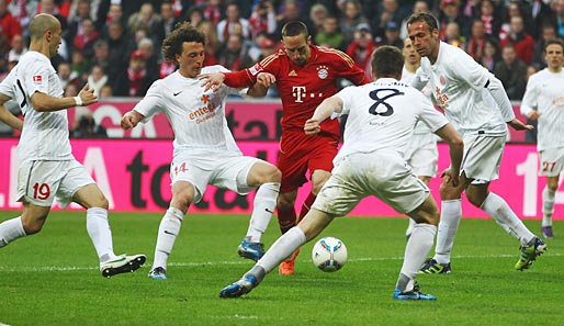 Kein Durchkommen für Franck Ribery. Die Abwehr der Mainzer stand sicher gegen Bayern München