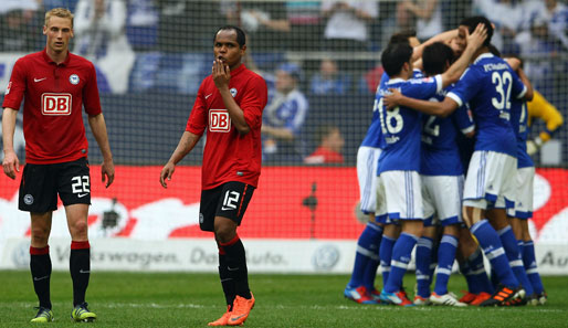 Ein gewohntes Bild in dieser Saison: Hertha schleicht vom Platz, während der Gegner feiert