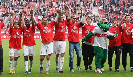 Die Spieler des VfB Stuttgart feiern das erreichen der Europa League