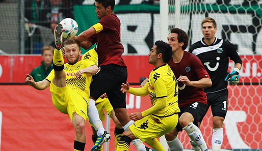 Dortmunds Jakub Blaszczykowski versucht's per Rückzieher - ohne Erfolg