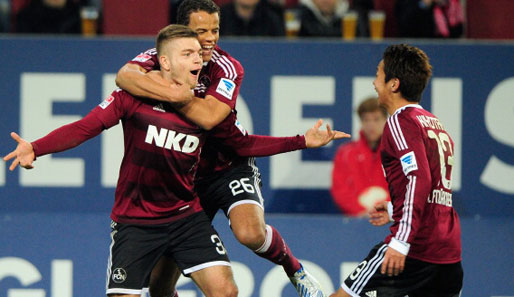 Nürnberg jubelt mit dem Siegtorschützen: Alexander Esswein traf zum 2:1 gegen den FCA