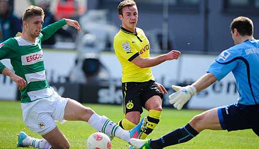 Die Verteidigung der SpVgg Greuther Fürth war gegen Borussia Dortmund hoffnungslos überfordert