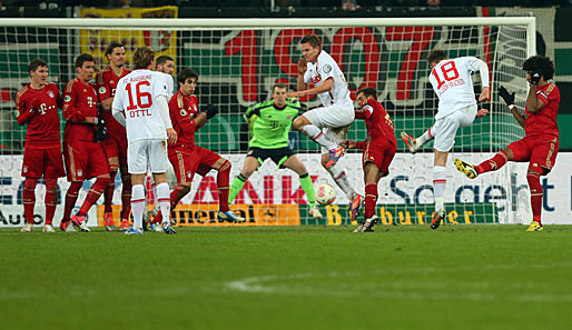 Der FC Bayern gewann das Hinspiel in Augsburg mit 2:0
