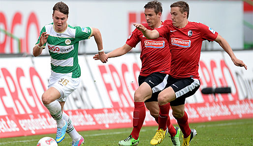 Freiburg siegt 2:1 dank Max Kruses (r.) spätem Treffer in Fürth