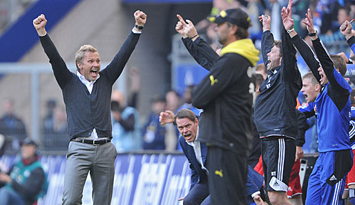 Thorsten Fink feiert den ersten Saisonsieg des Hamburger SV