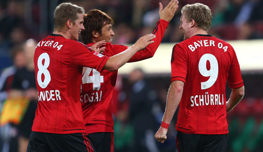 Andre Schürrle (r.) traf kurz vor der Pause zum zwischenzeitlichen 3:0 für Leverkusen